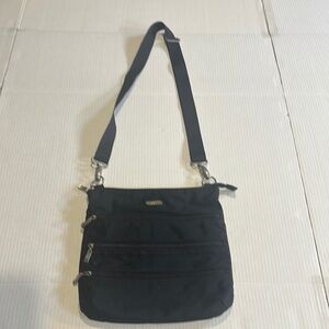 Baggallini Black Crossbody Bag w 4 front zippers back pocket adjustable strap